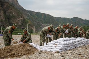 四遇曼城？埃迪豪：足总杯抽到曼城时我在开车，差点开到马路外